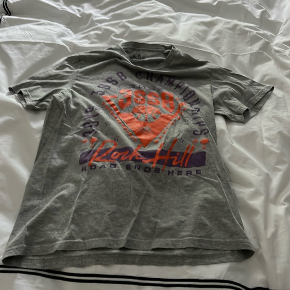 Men’s 3SSB basketball shirt, rare MENS SMALL